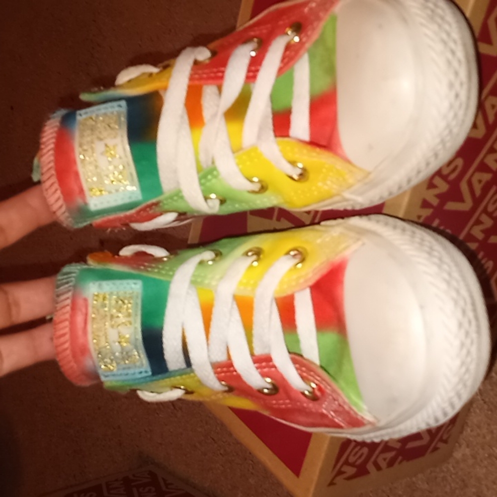 Converse - Picture 3 of 4